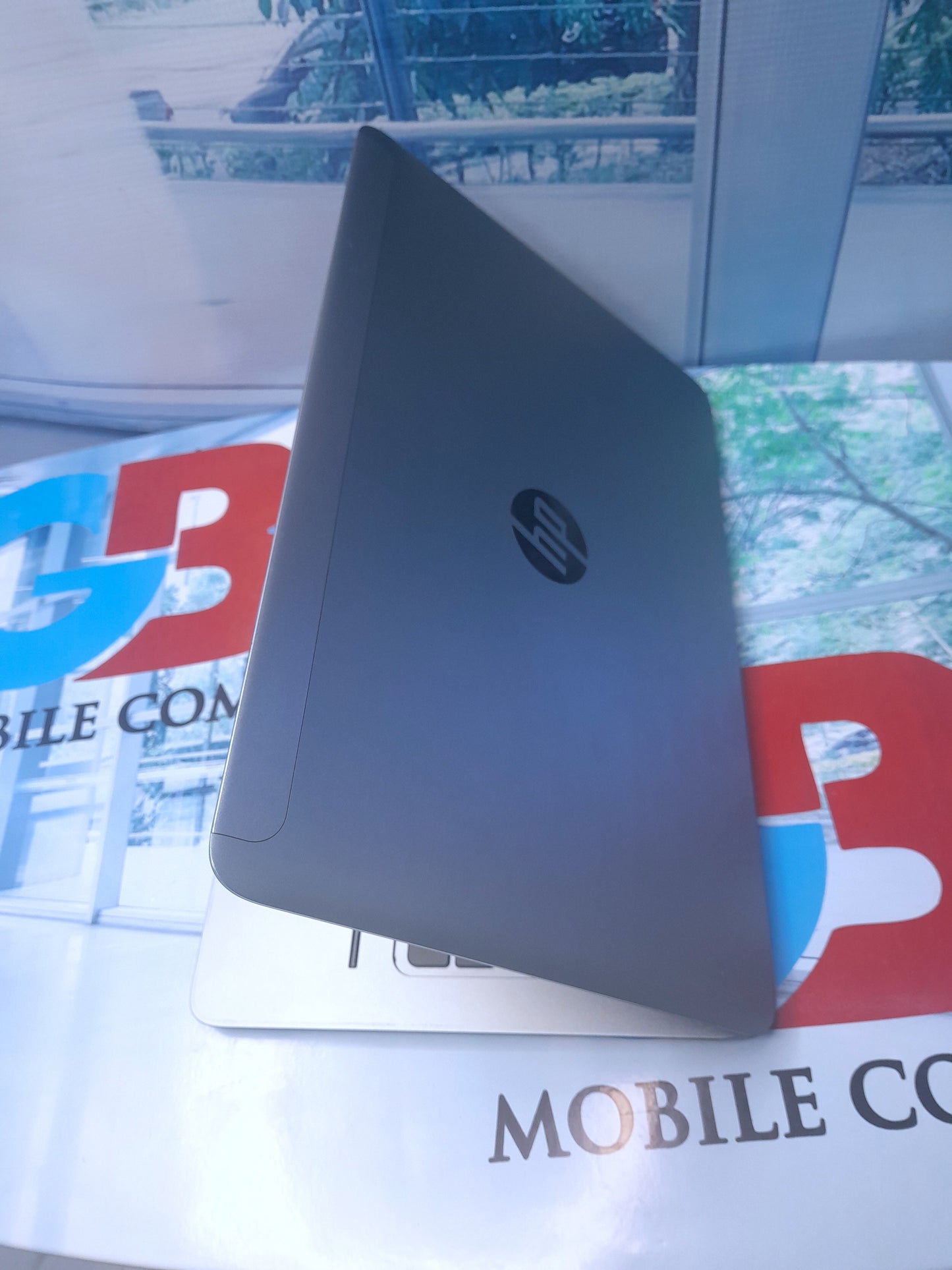HP Folio 1040 G2 - 5th Gen. Intel Core i5 - 256GB SSD - 4GB RAM - 4GB Total Graphics - Keypad Light