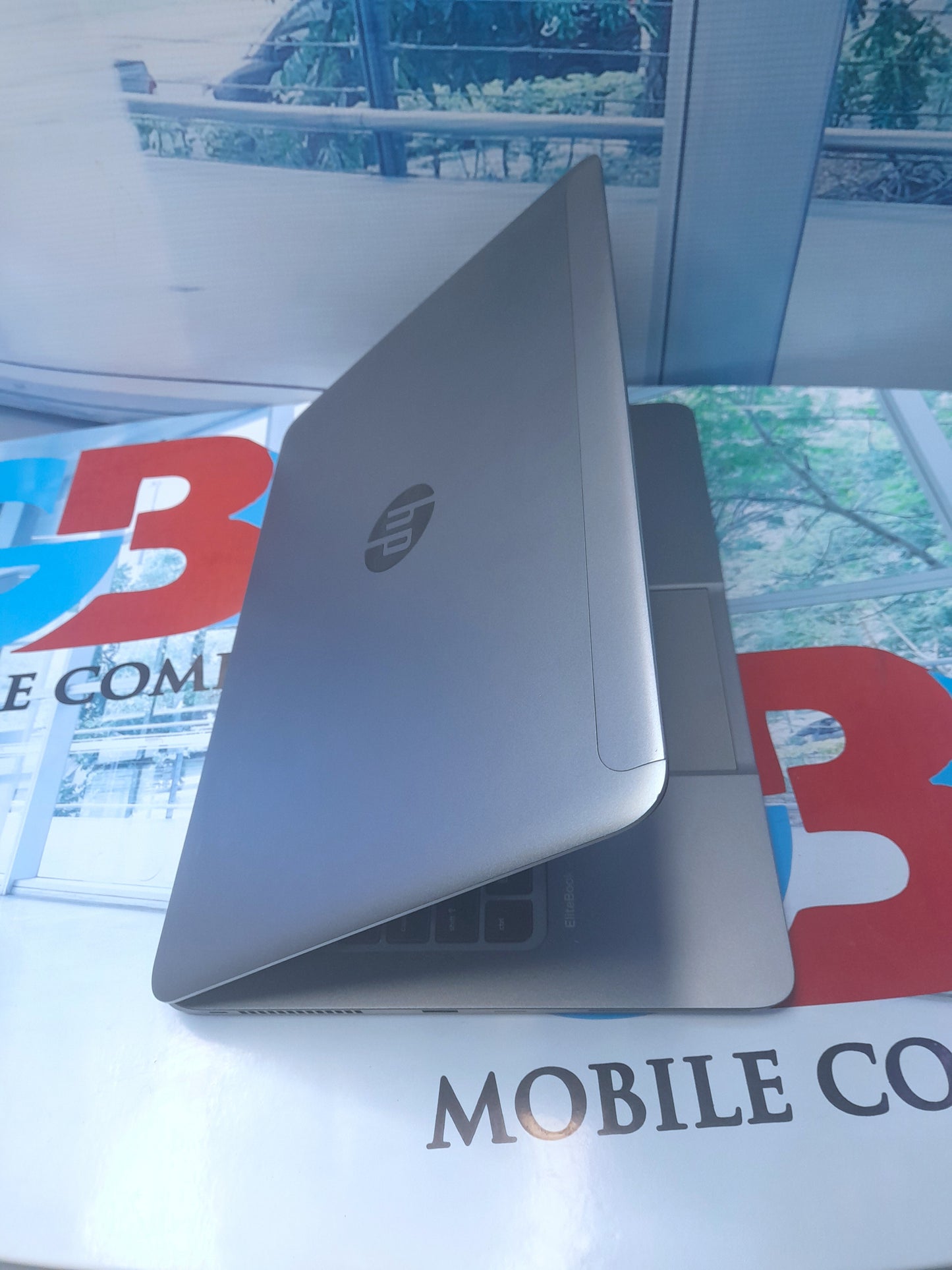 HP Folio 1040 G2 - 5th Gen. Intel Core i5 - 256GB SSD - 4GB RAM - 4GB Total Graphics - Keypad Light