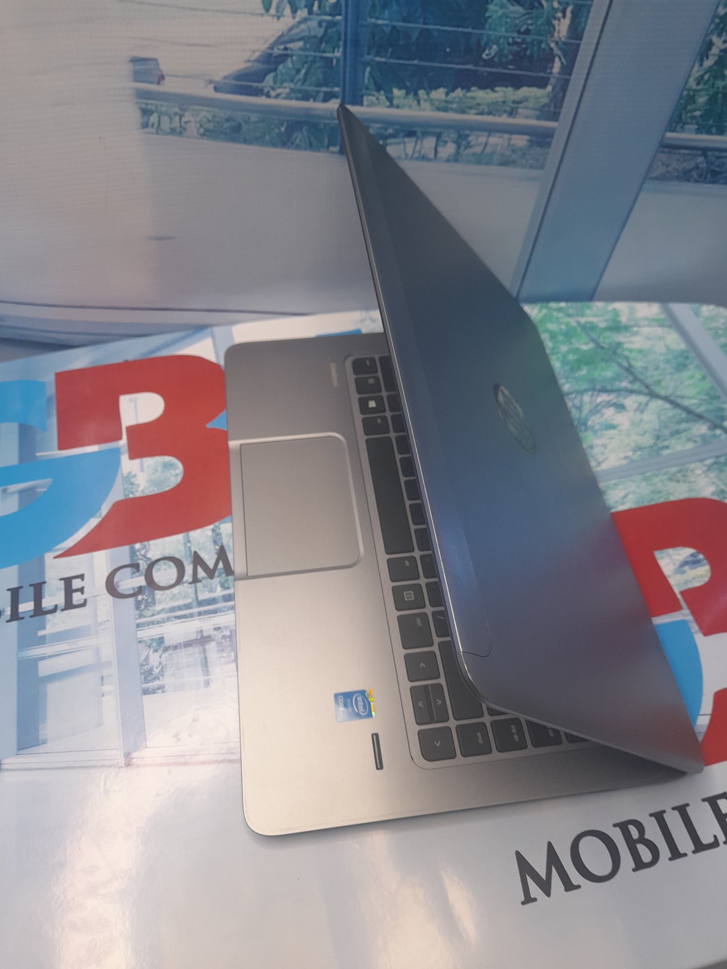 HP Folio 1040 G2 - 5th Gen. Intel Core i5 - 256GB SSD - 4GB RAM - 4GB Total Graphics - Keypad Light