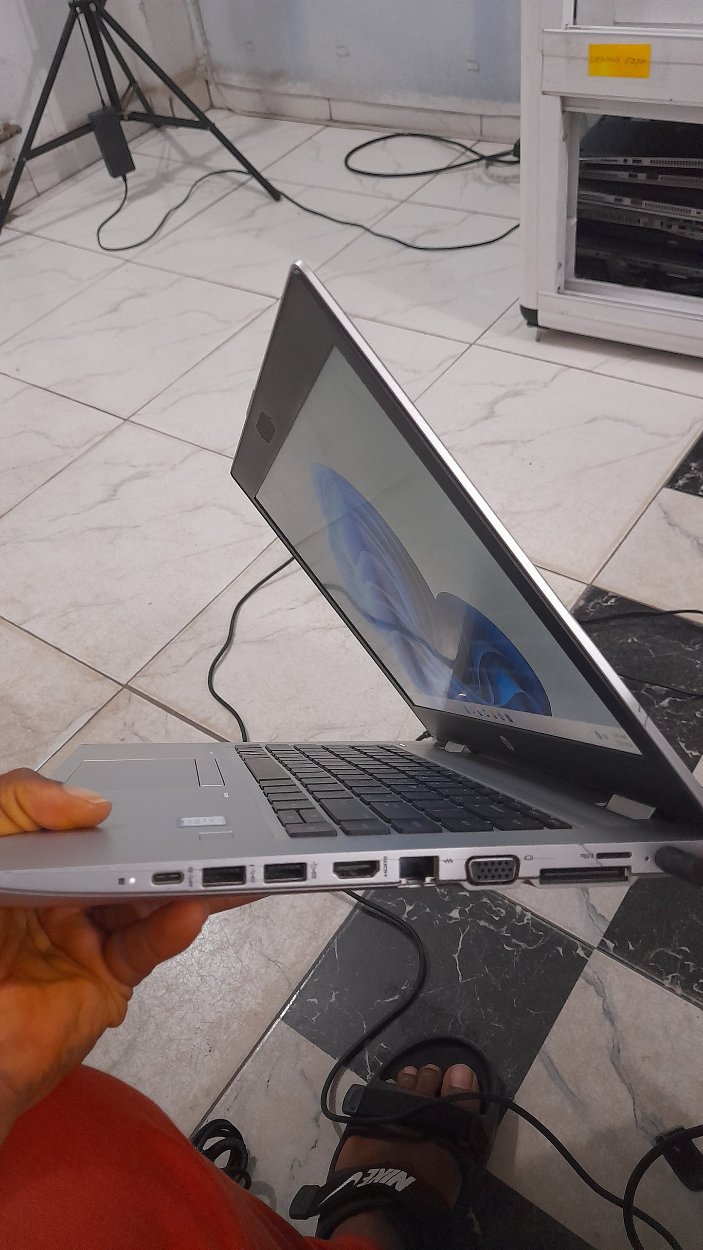 HP ProBook 640 G5 - 8th Gen. Intel Core i5 - 256GB SSD - 8GB RAM - HDMI - Keyboard Light
