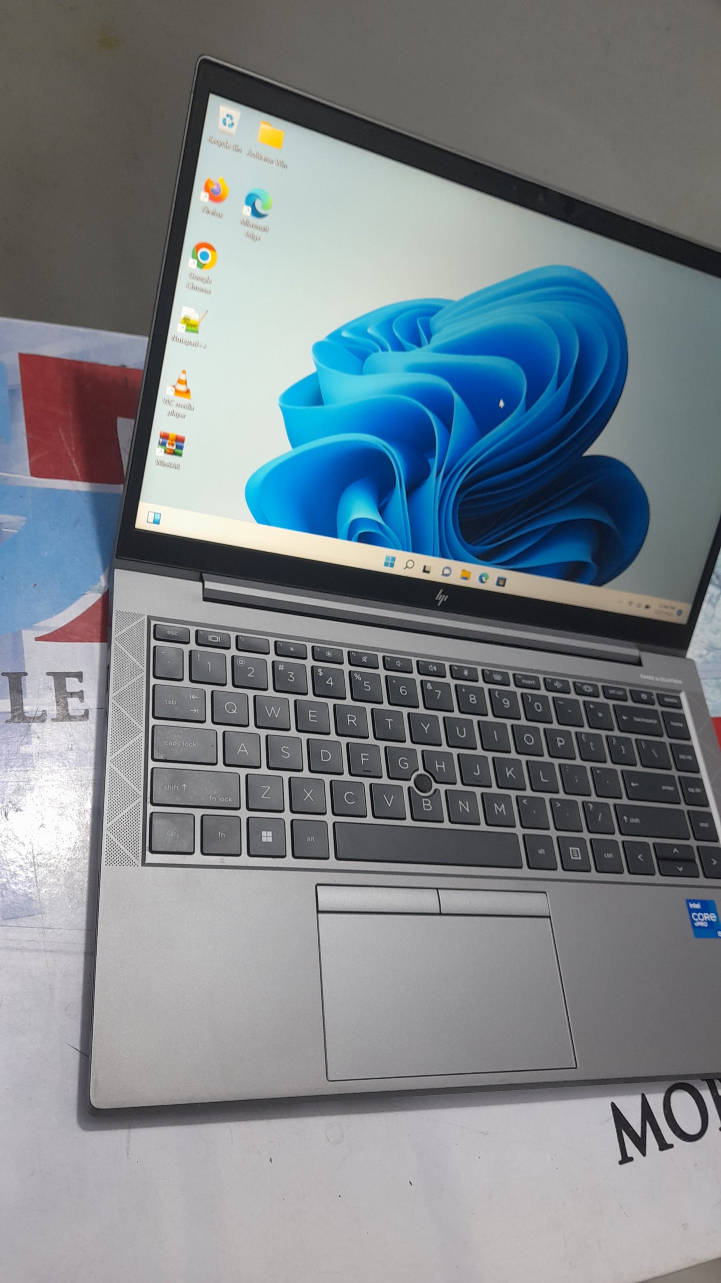 HP ZBook Firefly 14 G8 Mobile Workstation- 11th Gen. Intel Core i5 - 256GB SSD - 16GB RAM - 8GB Total Graphics -keyboardlight - HDMI