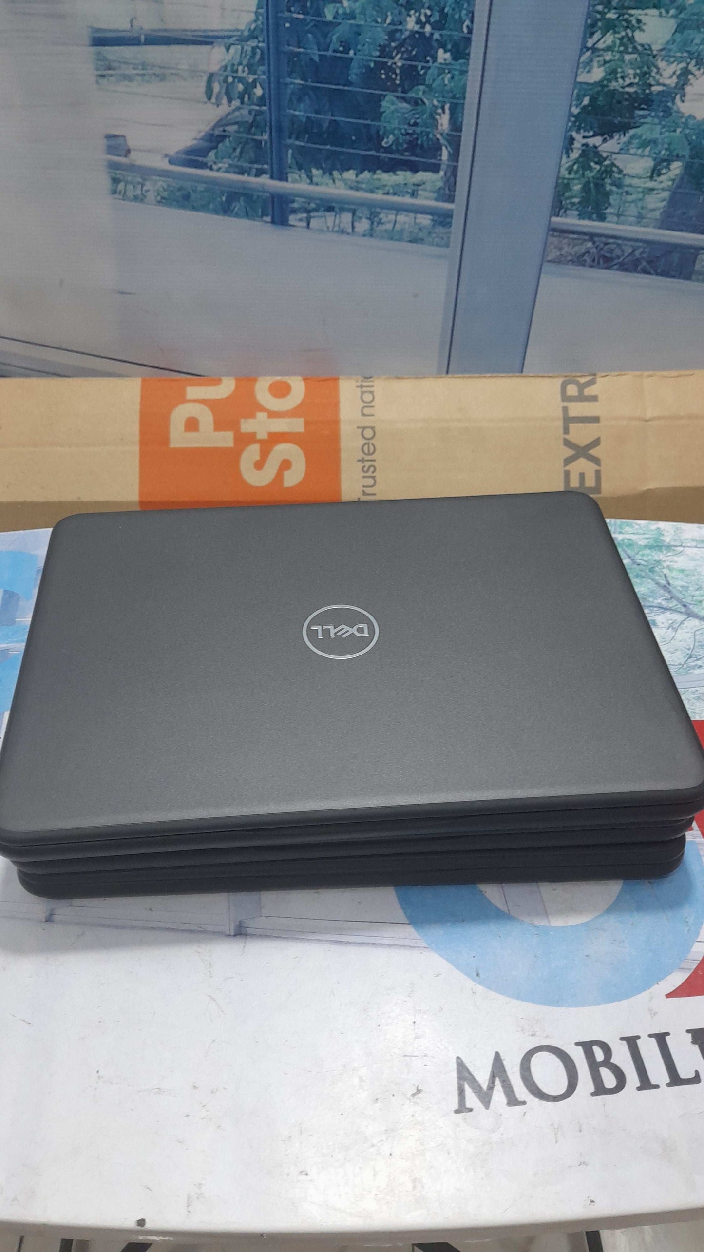 Dell latitude 3300 7th GEN. Intel core i3 128GB SSD 4G RAM 4G total share memory