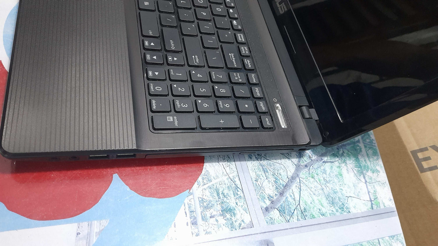 Asus K53E 2nd Gen. Intel Core i5-2450M - 320GB HDD - 4GB RAM - 2GB Total Graphics - HDMI