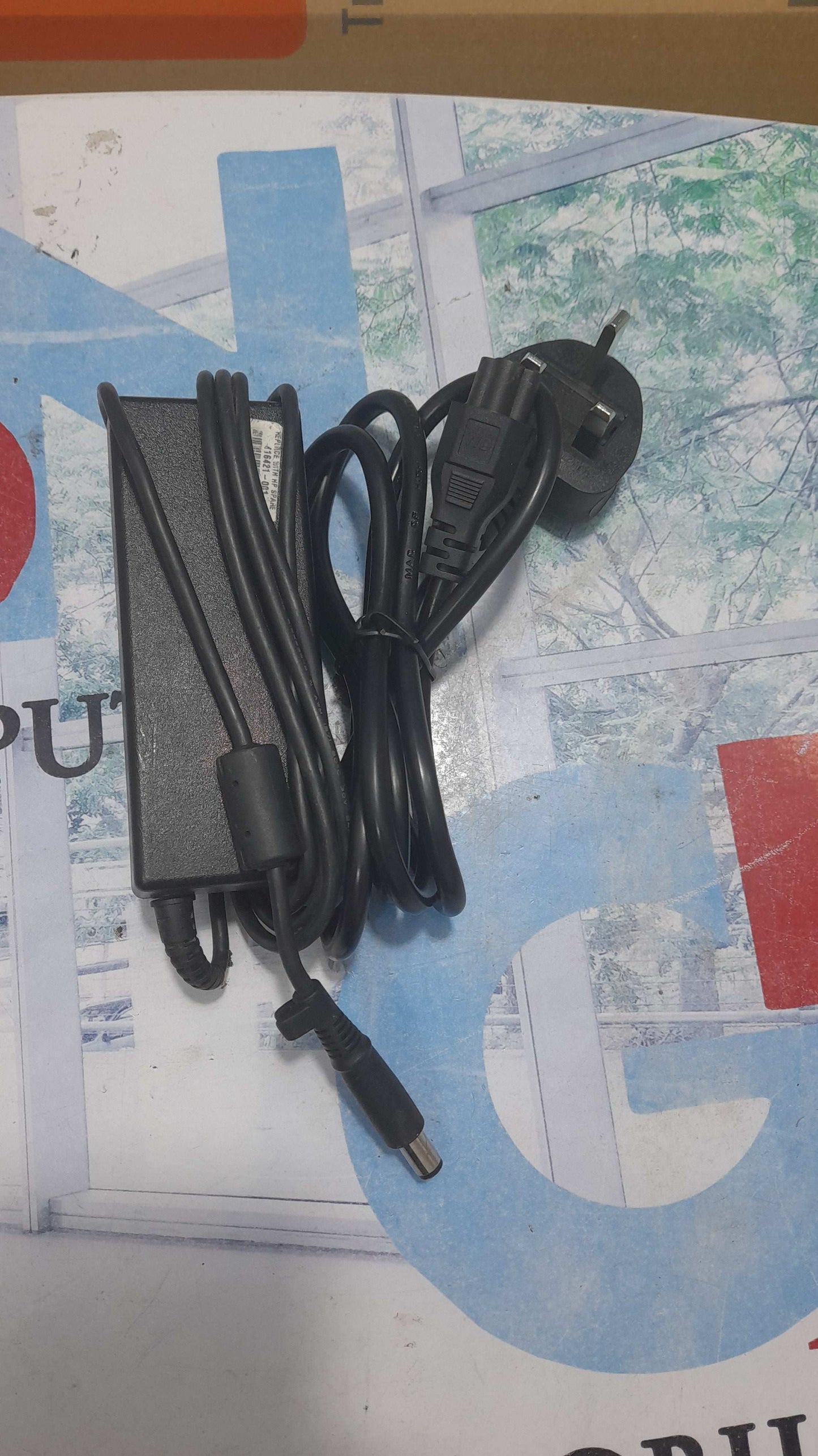 Hp power Adapter (charger big pin)