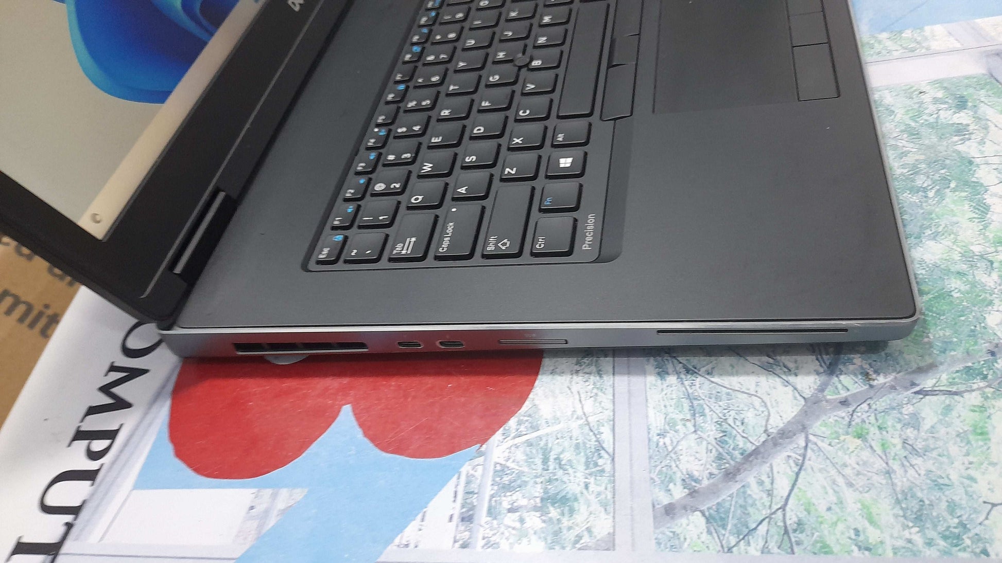 Dell Precision 7730 intel Core i7-8850H - 6G dedicated Quadro P3200, FHD - 512GB SSD - 32GB RAM - Keypad Light 22407GB Total graphic