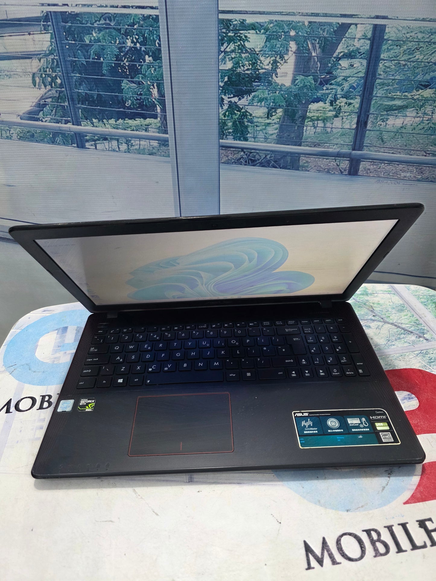 Asus x550V 2G dedicated graphic 6th Gen. intel core i7 256GB SSD 8G RAM