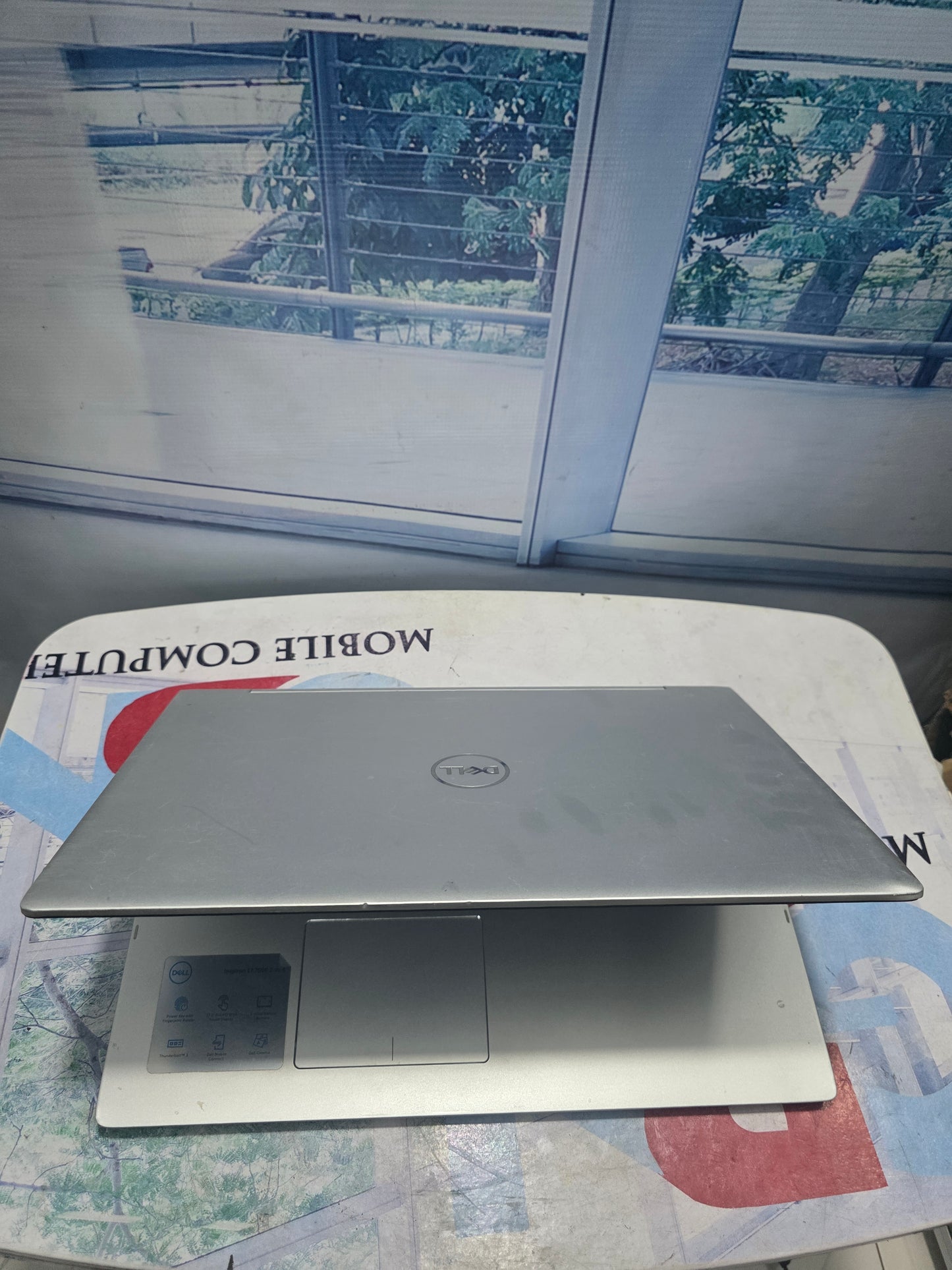 Dell Inspiron 17 7000 2-in-1 Touch screen 2G Dedicated graphic 10th Gen. Intel core i7 256GB SSD 16GB Ram keyboard light