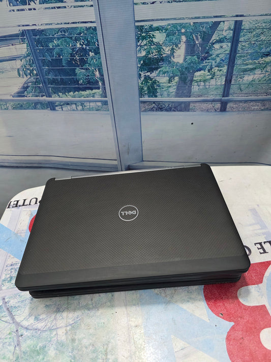 Dell Latitude 7250 touch screen 5th Gen. intel core i7 128G SSD 8G RAM