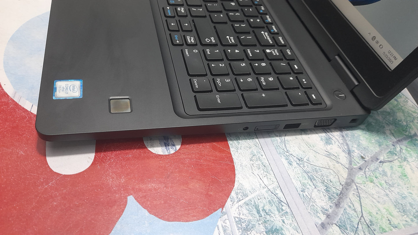 Dell latitude E5580 2G Dedicated graphic 7th Gen. Intel core i7 256GB SSD 16GB Ram keyboardlight