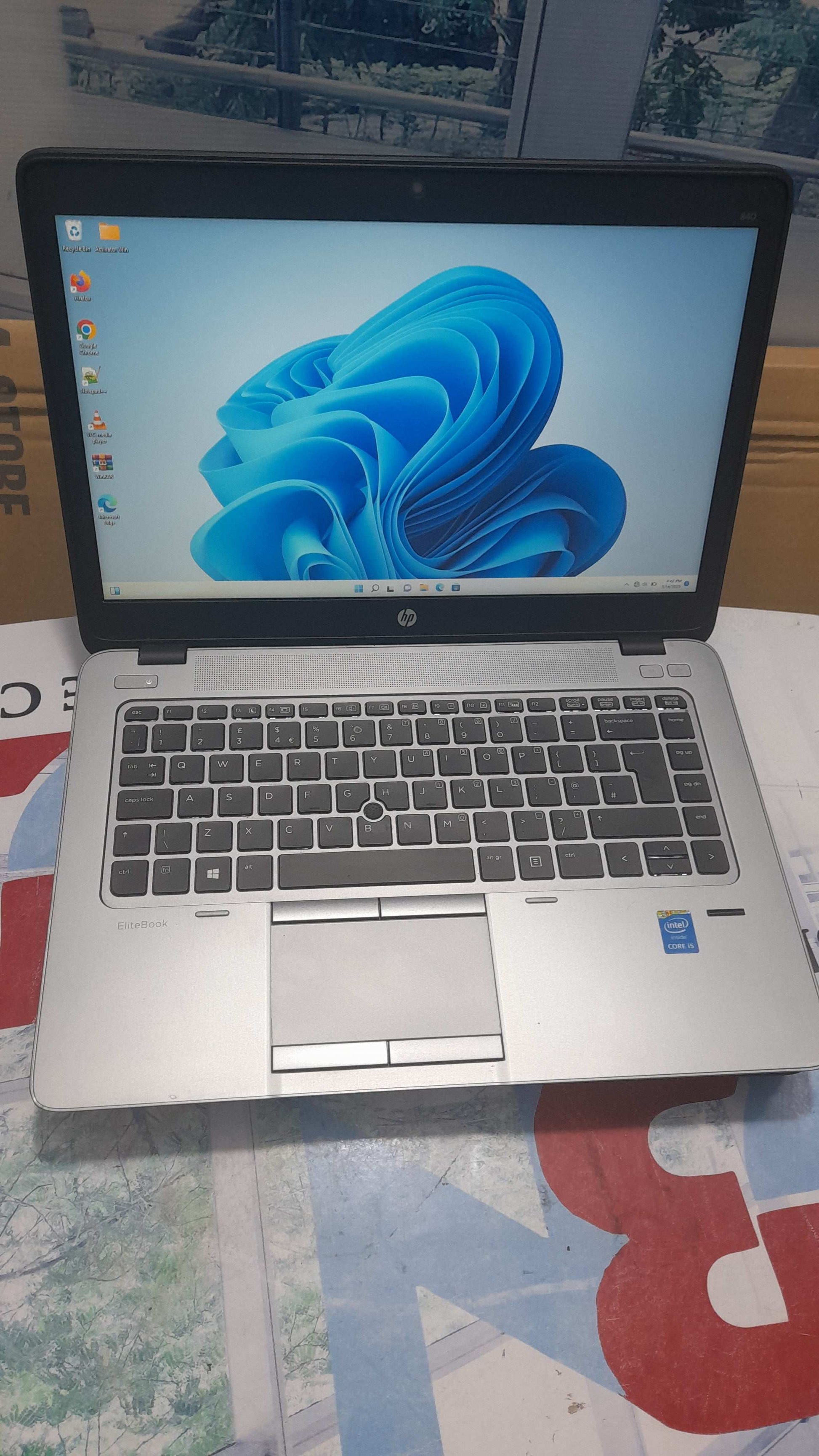HP EliteBook 840 G2 - 5th Gen. Intel Core i5 - 500GB HDD - 8GB RAM - Keypad Light