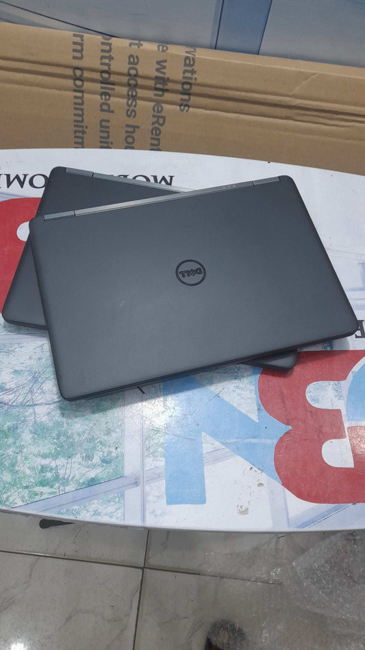 Dell Latitude E7250 - 5th Gen. Intel Core i5 - 256GB SSD - 8GB RAM - Keypad Light - 4GB Total Graphics