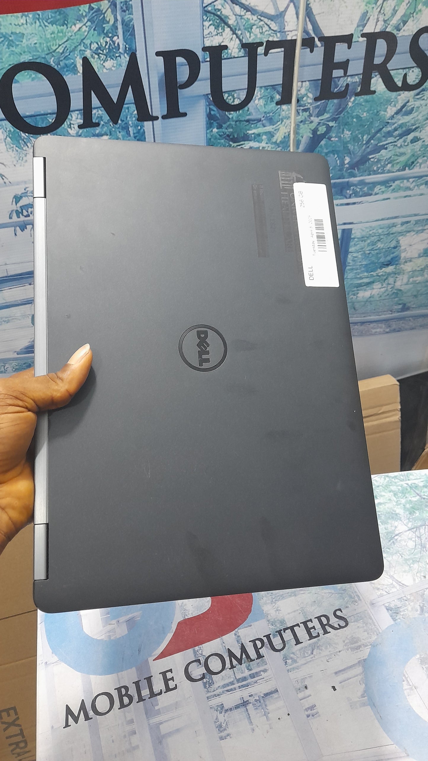 Dell Latitude E7470 - 6th Gen. Intel Core i7 - 256GB SSD - 8GB RAM - HDMI - Keyboard Light