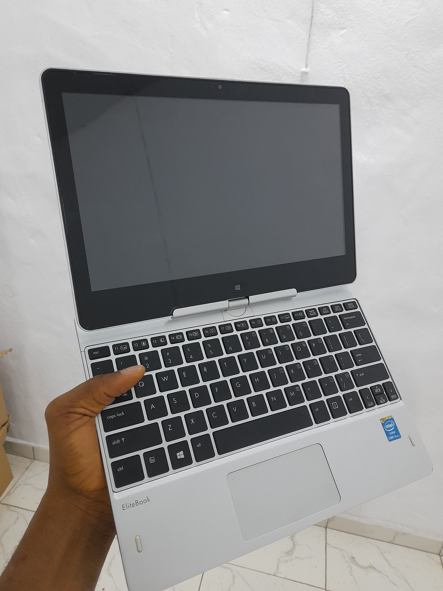HP Revolve 810 G3 - 5th Gen. Intel Core i5 - 256GB SSD - 8GB RAM - Keypad Light - Touchscreen