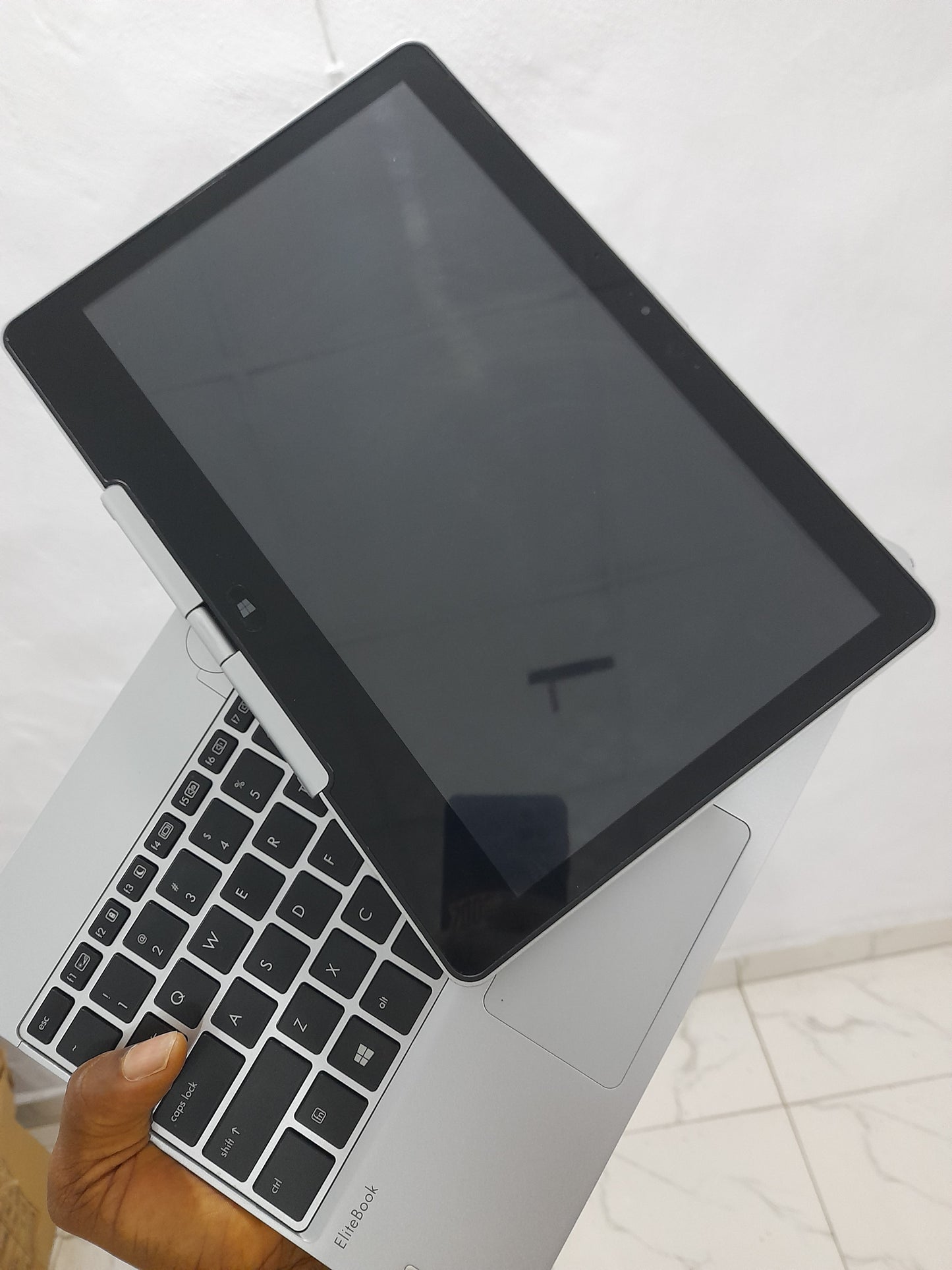 HP Revolve 810 G3 - 5th Gen. Intel Core i5 - 256GB SSD - 8GB RAM - Keypad Light - Touchscreen