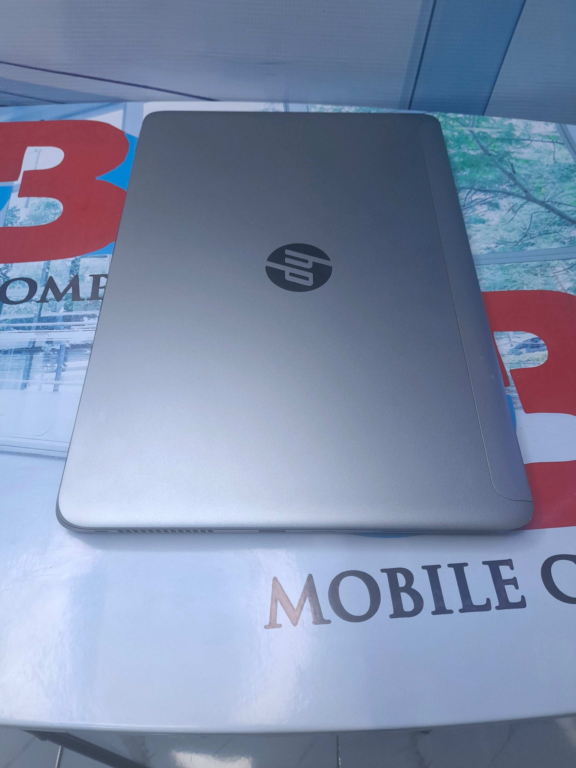 HP Folio 1040 G2 - 5th Gen. Intel Core i5 - 256GB SSD - 4GB RAM - 4GB Total Graphics - Keypad Light