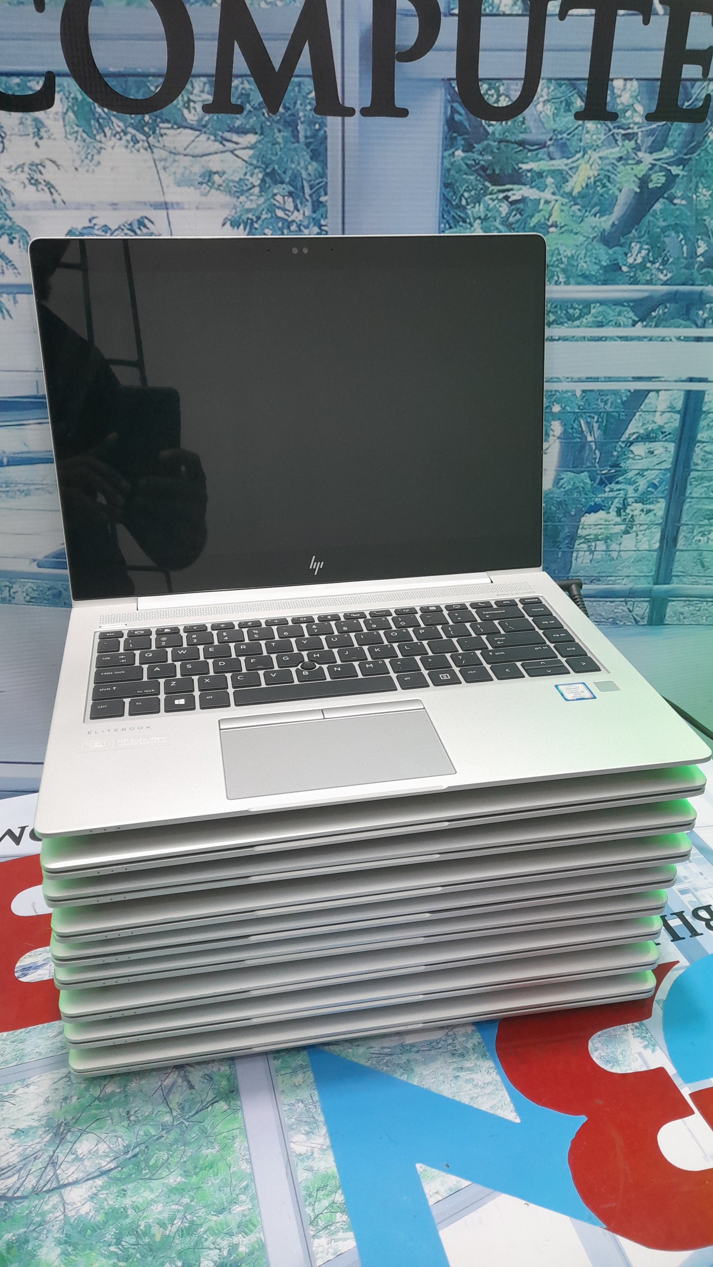 HP EliteBook 840 G5 - 8th Gen. Gen. Intel Core i5 - 256GB SSD - 8GB RAM - 8GB Total Graphics - Touchscreen - HDMI- Keypad Light
