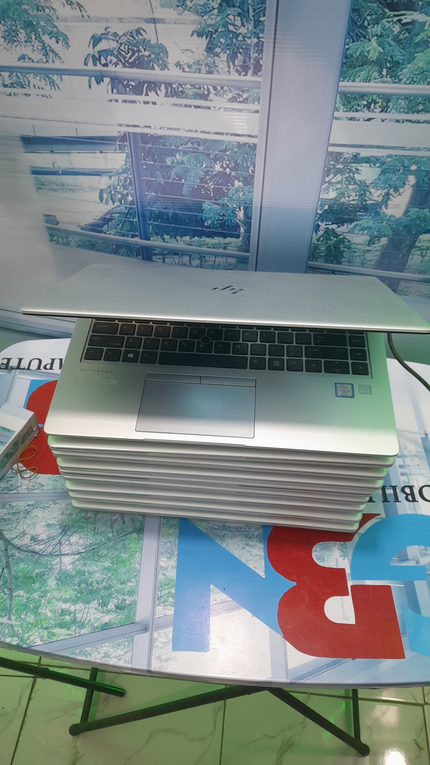HP EliteBook 840 G5 - 8th Gen. Gen. Intel Core i5 - 256GB SSD - 8GB RAM - 8GB Total Graphics - Touchscreen - HDMI- Keypad Light