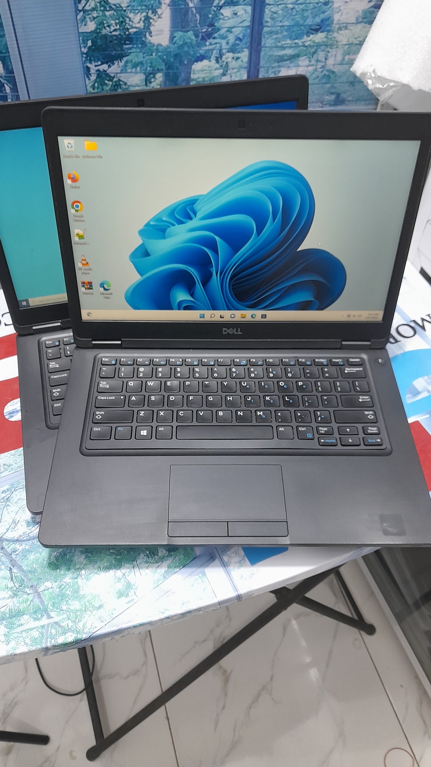 Dell Latitude 5490 - 8th Gen. Intel Core i5 - 256GB SDD - 8GB RAM - 4GB Total Graphics- HDMI - Keyboard Light