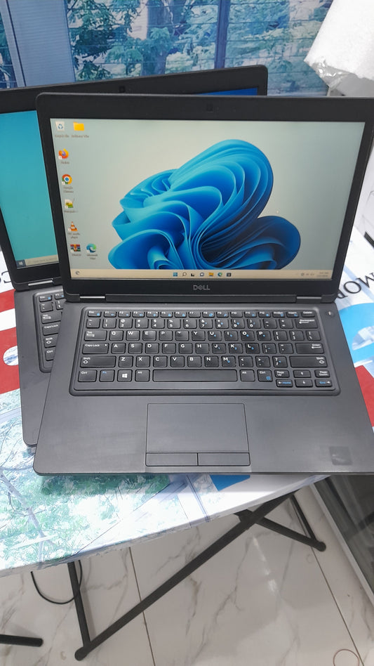 Dell Latitude 5490 - 8th Gen. Intel Core i5 - 256GB SDD - 8GB RAM - 4GB Total Graphics- HDMI - Keyboard Light