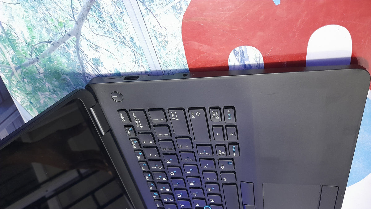 Dell Latitude E7470 Touchscreen 6th Gen. Intel Core i7 - 256GB SSD - 8GB RAM - HDMI - Keyboard Light