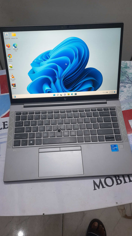 HP ZBook Firefly 14 G8 Mobile Workstation- 11th Gen. Intel Core i5 - 256GB SSD - 16GB RAM - 8GB Total Graphics -keyboardlight - HDMI