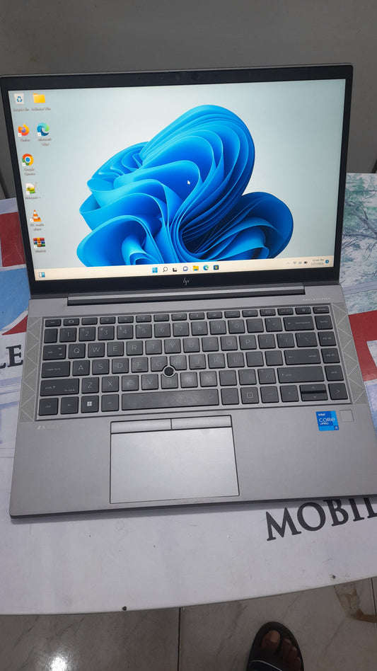 HP ZBook Firefly 14 G8 Mobile Workstation- 11th Gen. Intel Core i5 - 256GB SSD - 16GB RAM - 8GB Total Graphics -keyboardlight - HDMI