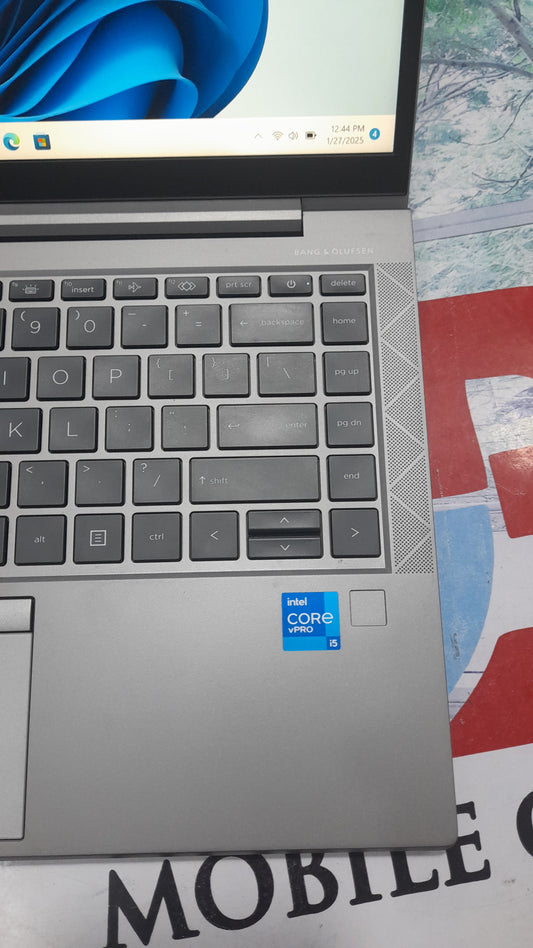 HP ZBook Firefly 14 G8 Mobile Workstation- 11th Gen. Intel Core i5 - 256GB SSD - 16GB RAM - 8GB Total Graphics -keyboardlight - HDMI