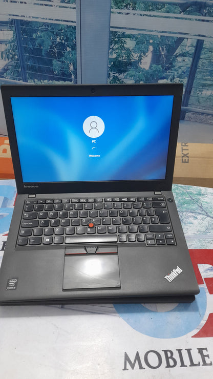 Lenovo ThinkPad X250 - Intel Core i5 - 500GB HDD - 8GB RAM - 2GB Total Graphics