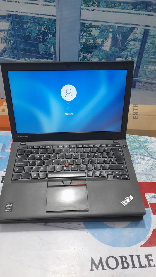 Lenovo ThinkPad X250 - Intel Core i5 - 500GB HDD - 8GB RAM - 2GB Total Graphics