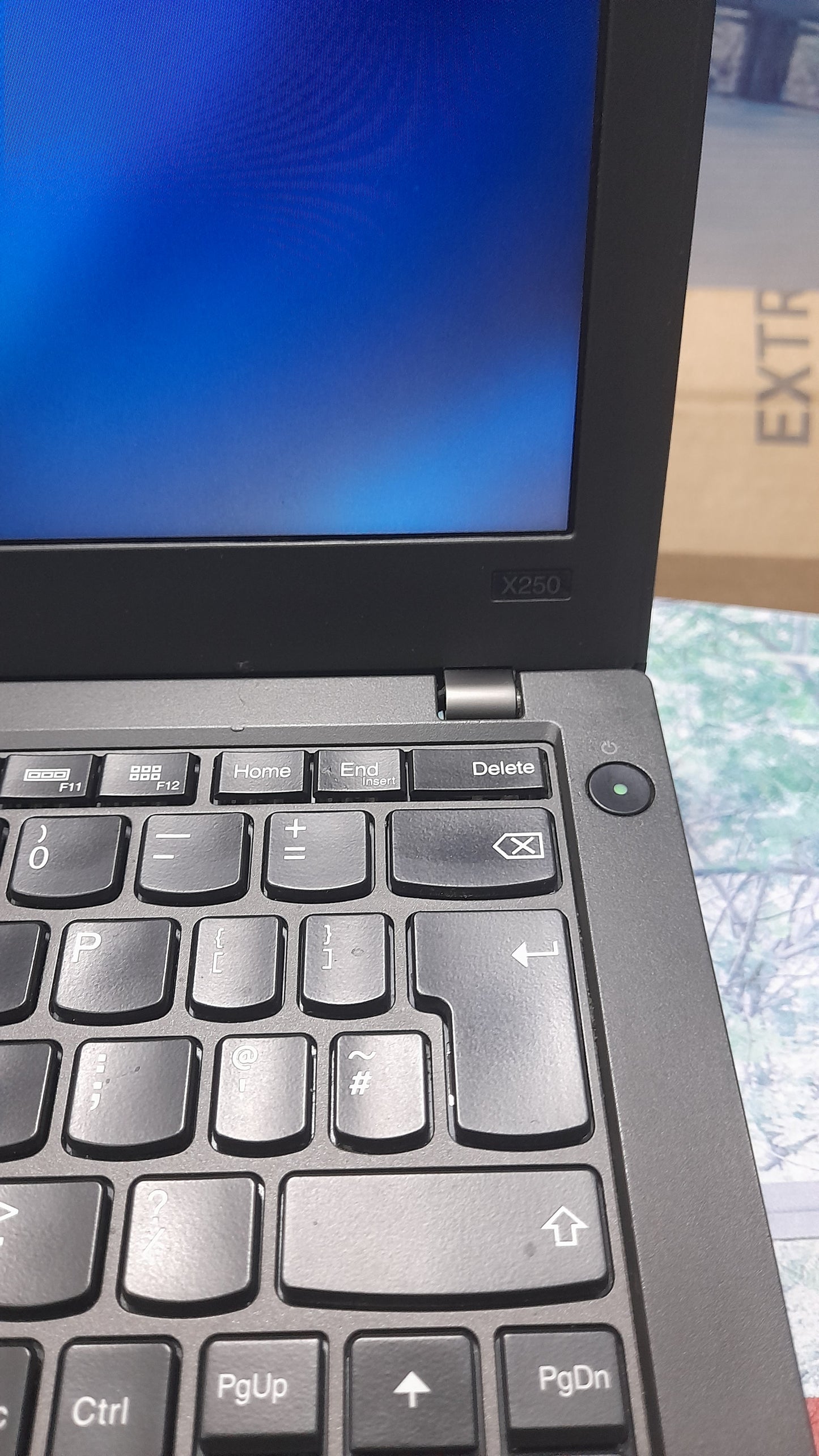 Lenovo ThinkPad X250 - Intel Core i5 - 500GB HDD - 8GB RAM - 2GB Total Graphics