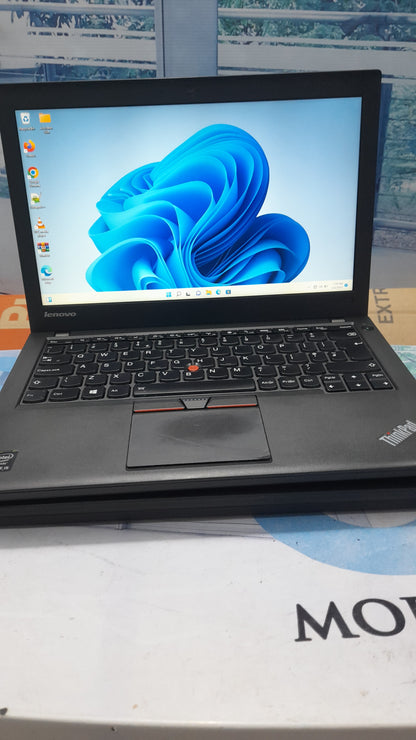 Lenovo ThinkPad X250 - Intel Core i5 - 500GB HDD - 8GB RAM - 2GB Total Graphics