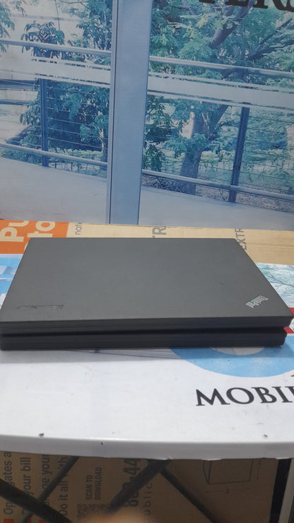 Lenovo ThinkPad X250 - Intel Core i5 - 500GB HDD - 8GB RAM - 2GB Total Graphics