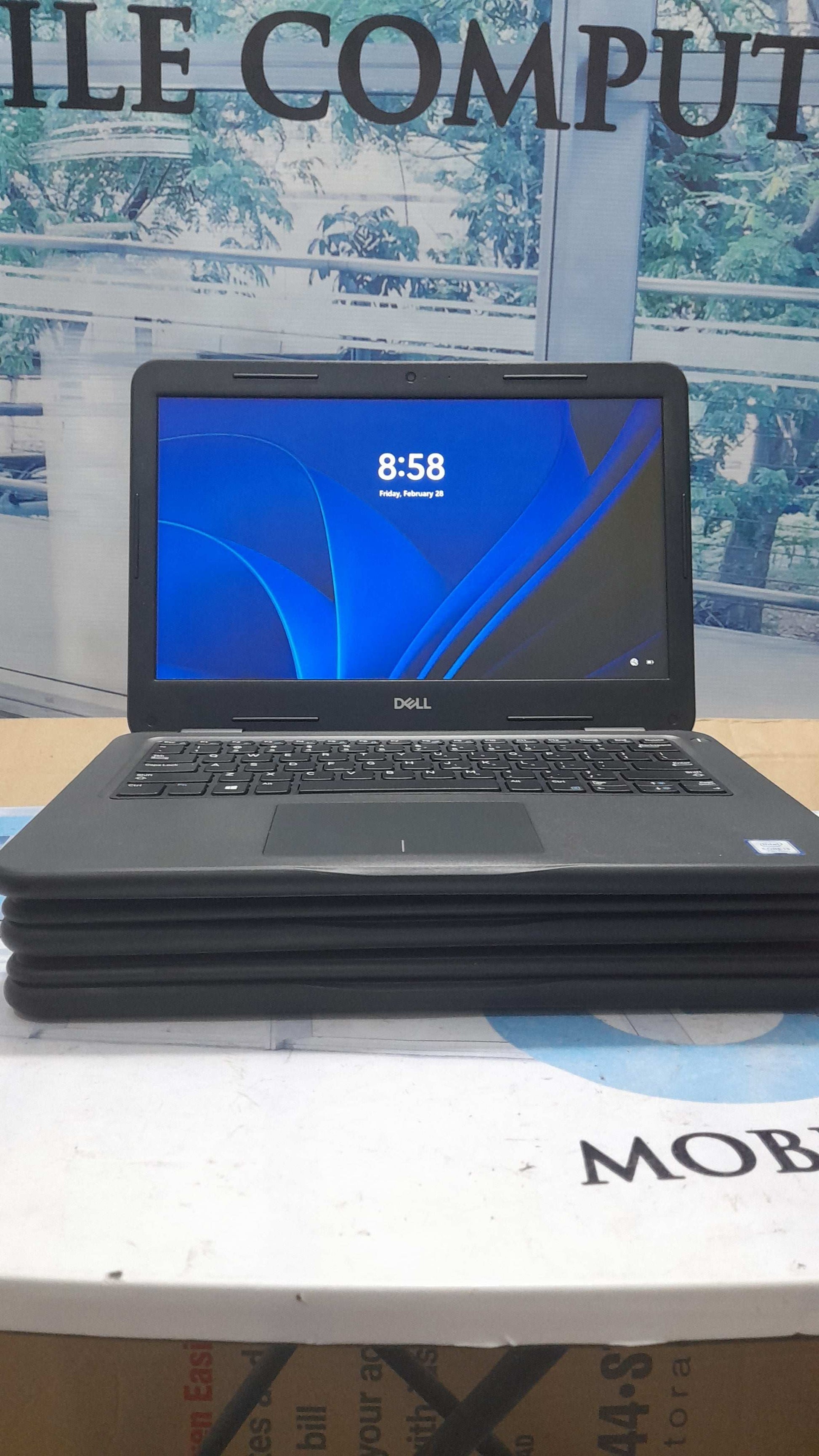Dell latitude 3300 7th GEN. Intel core i3 128GB SSD 4G RAM 4G total share memory