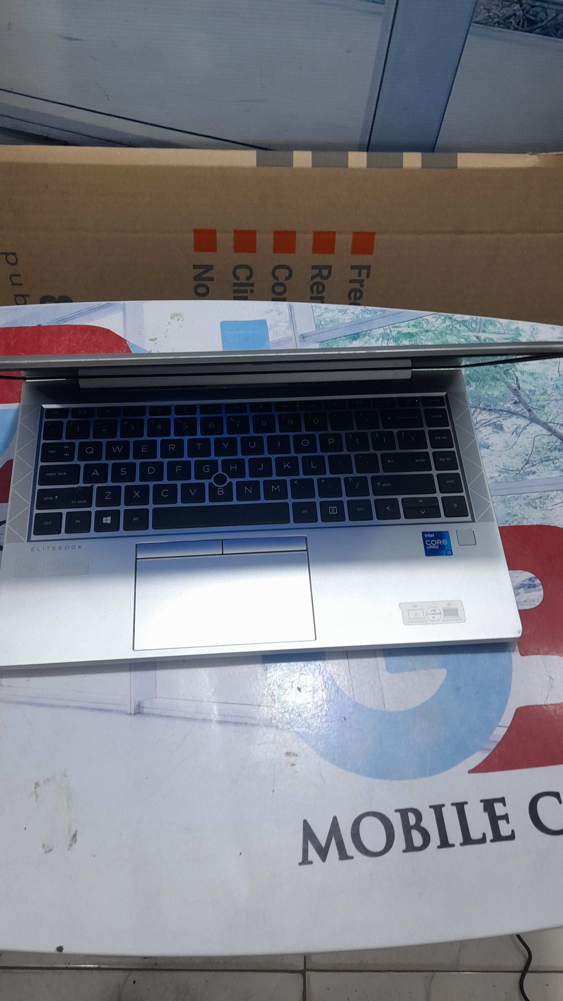 HP EliteBook 840 G7 touchscreen - 10th Gen. Intel Core i5 - 256GB SSD - 16GB RAM- HDMI - Keyboard Light