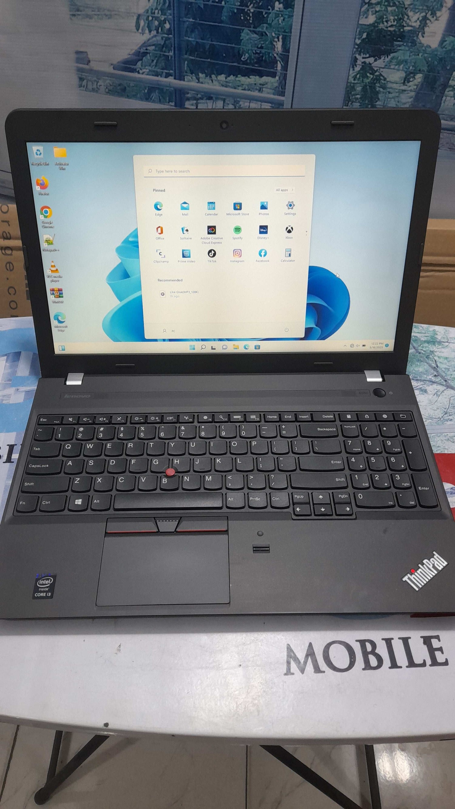 Lenovo ThinkPad E550 5th Gen. Intel Core i3-5005U - 500GB HDD - 4GB RAM - 4GB Total Graphics - HDMI