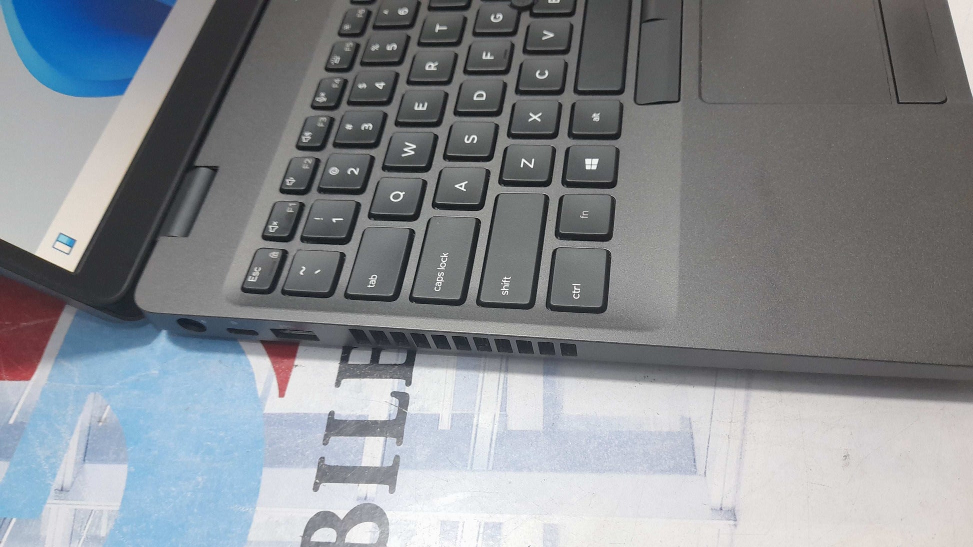 Dell Latitude 5500 intel Core i5-8265U - 8GB RAM - 256GB SSD - Keypad Light 4GB Total graphic