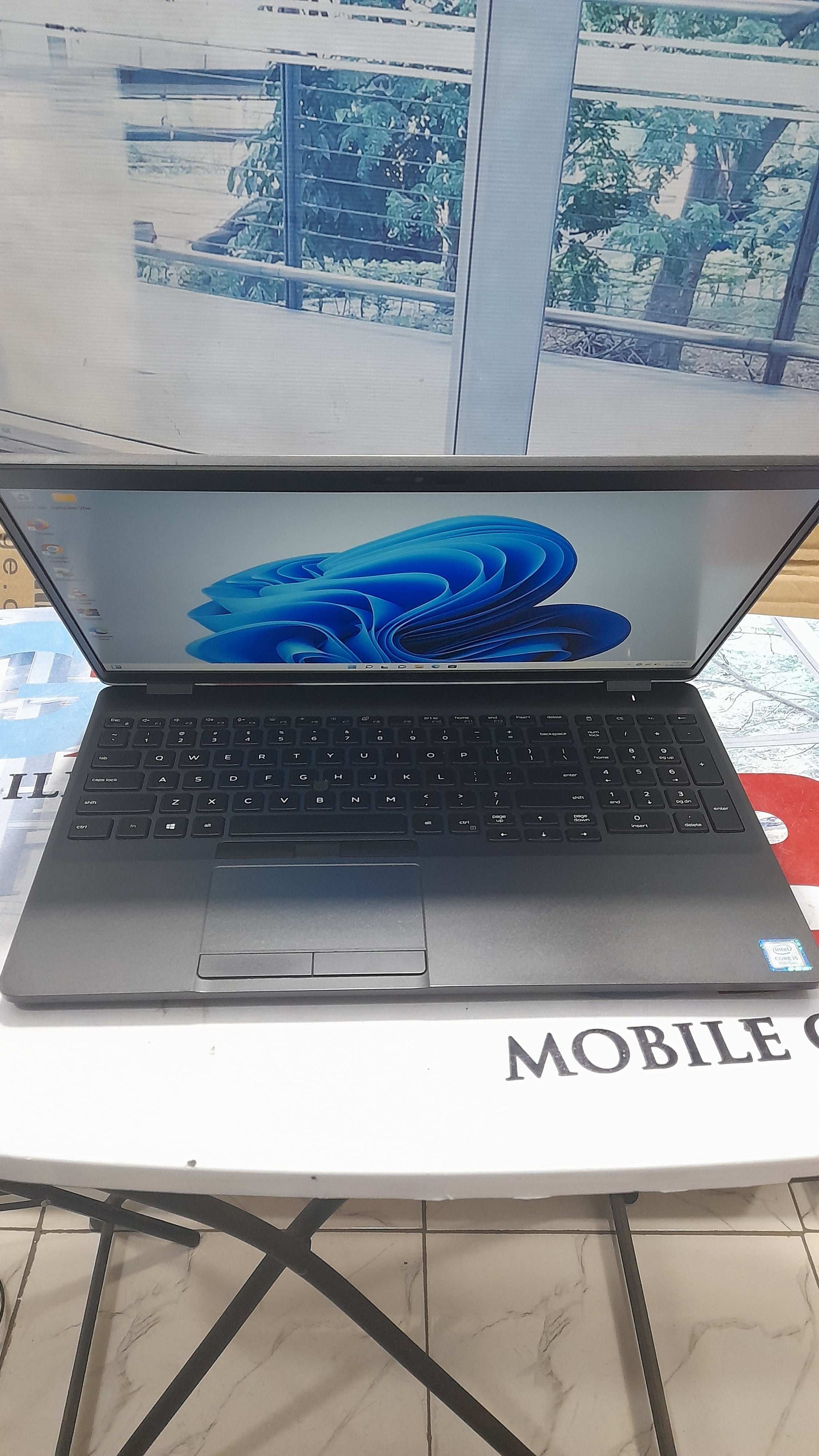 Dell Latitude 5500 intel Core i5-8265U - 8GB RAM - 256GB SSD - Keypad Light 4GB Total graphic