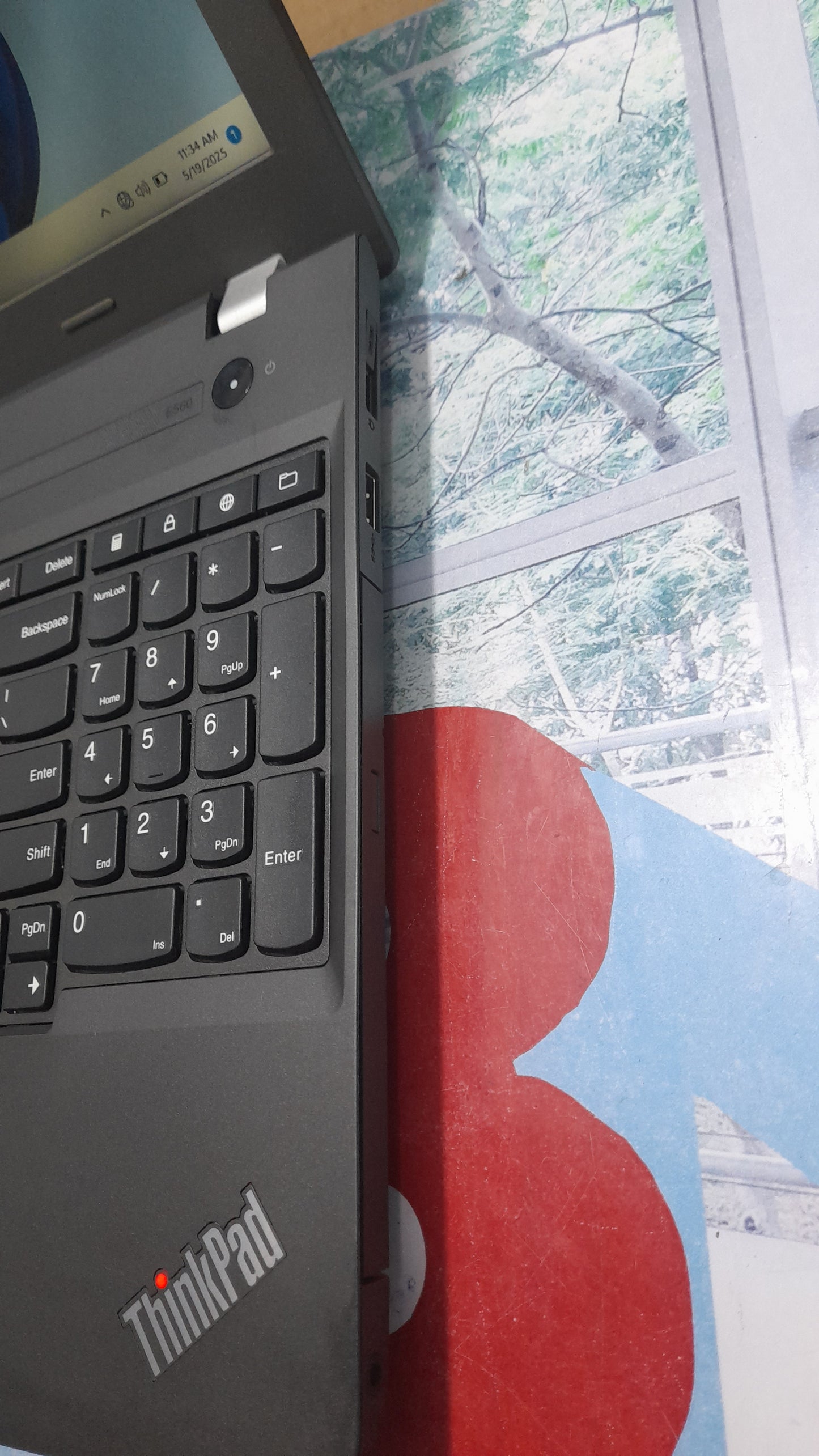 Lenovo ThinkPad E560 Intel Core i5 6th Gen 500G HDD 8G RAM 4G total graphic