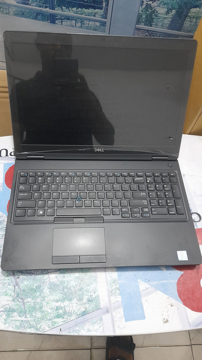 Dell precision 3530 i5 8TH generation 4G dedicated 8th Gen. Intel Core i5 - 256GB SSD - 16GB RAM 8G Total graphics