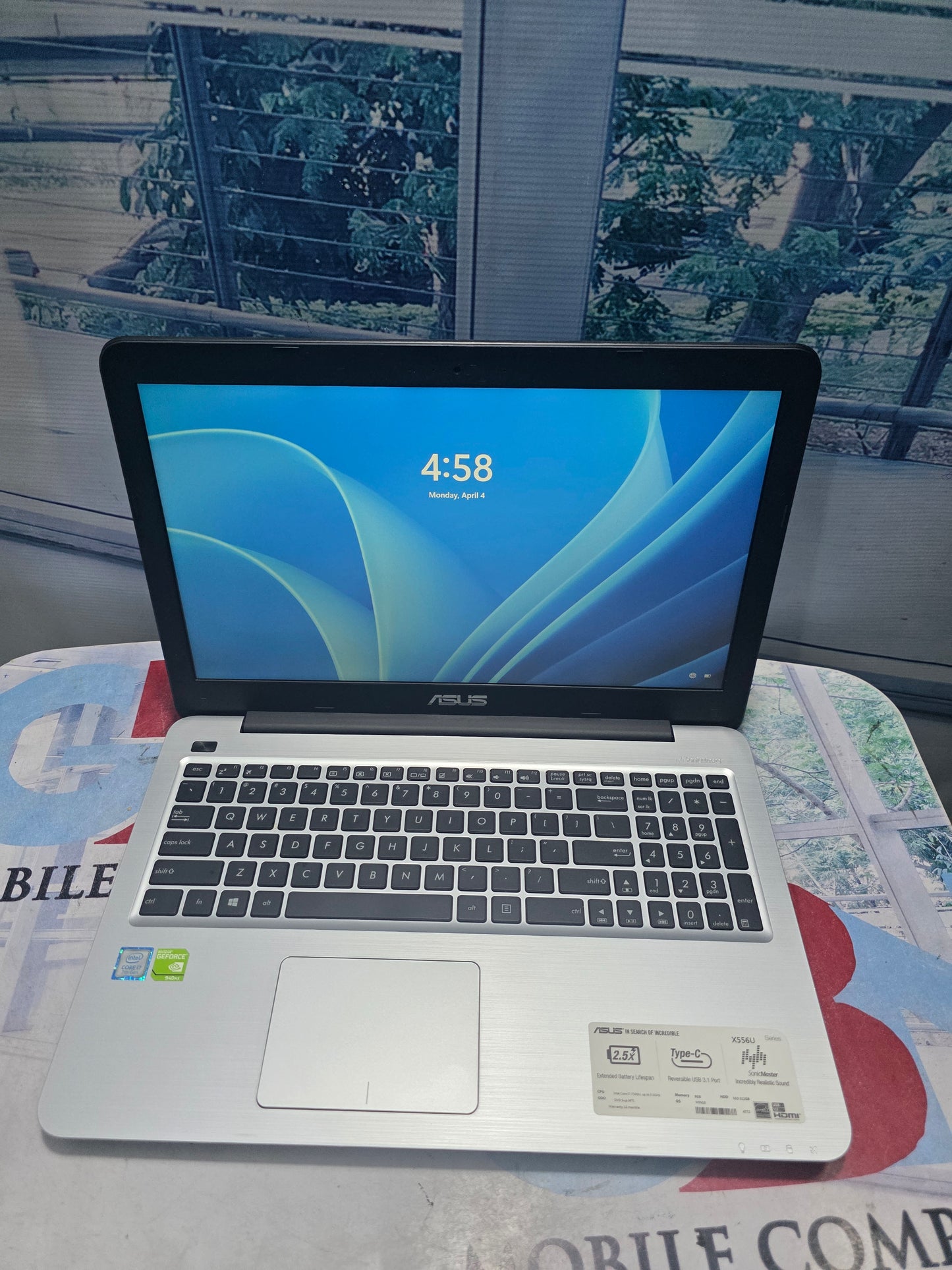 Asus x556U 2G dedicated graphic 7th gen.intel core i7 256GB SSD 8GB RAM