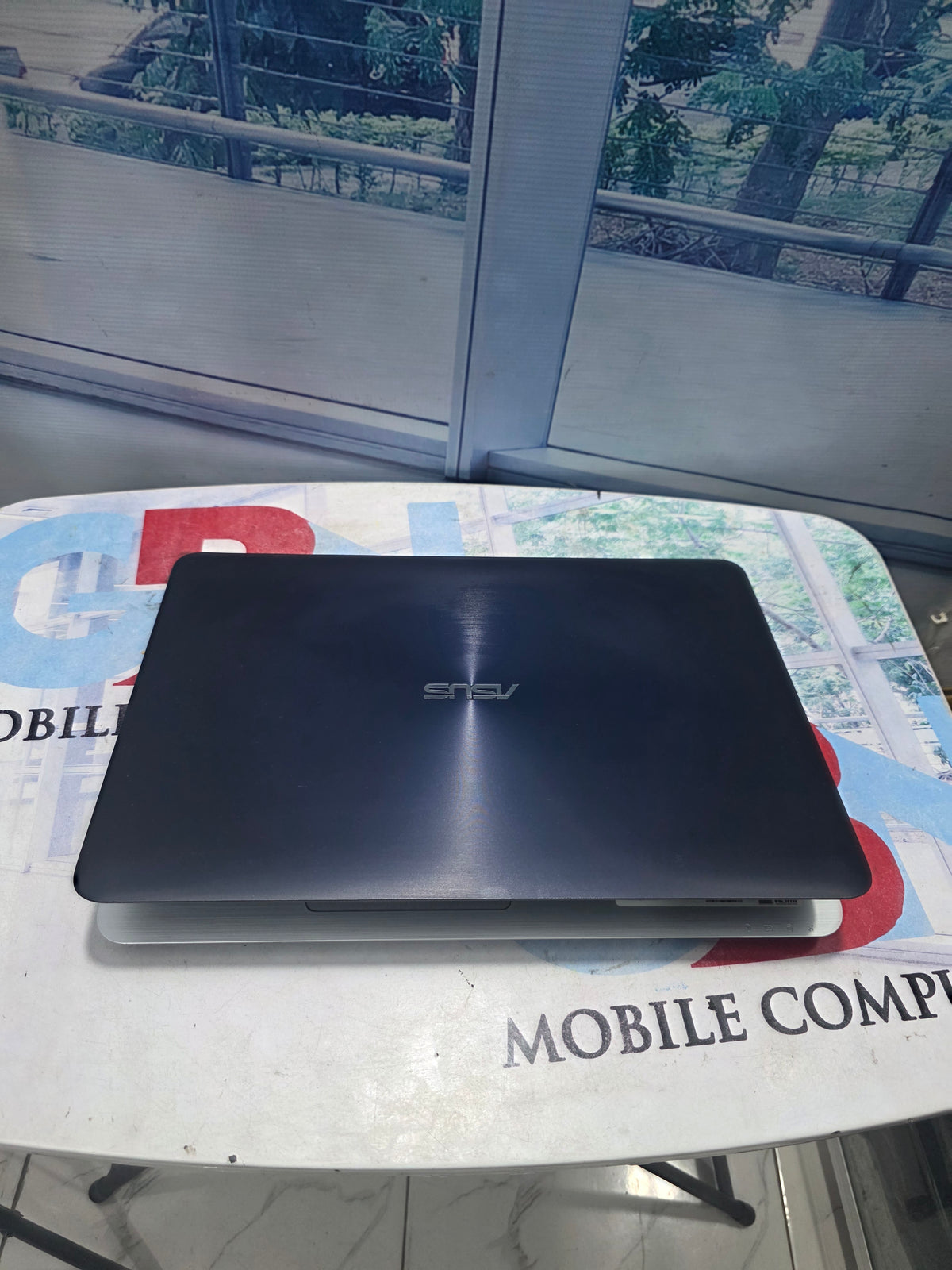 Asus x556U 2G dedicated graphic 7th gen.intel core i7 256GB SSD 8GB RAM