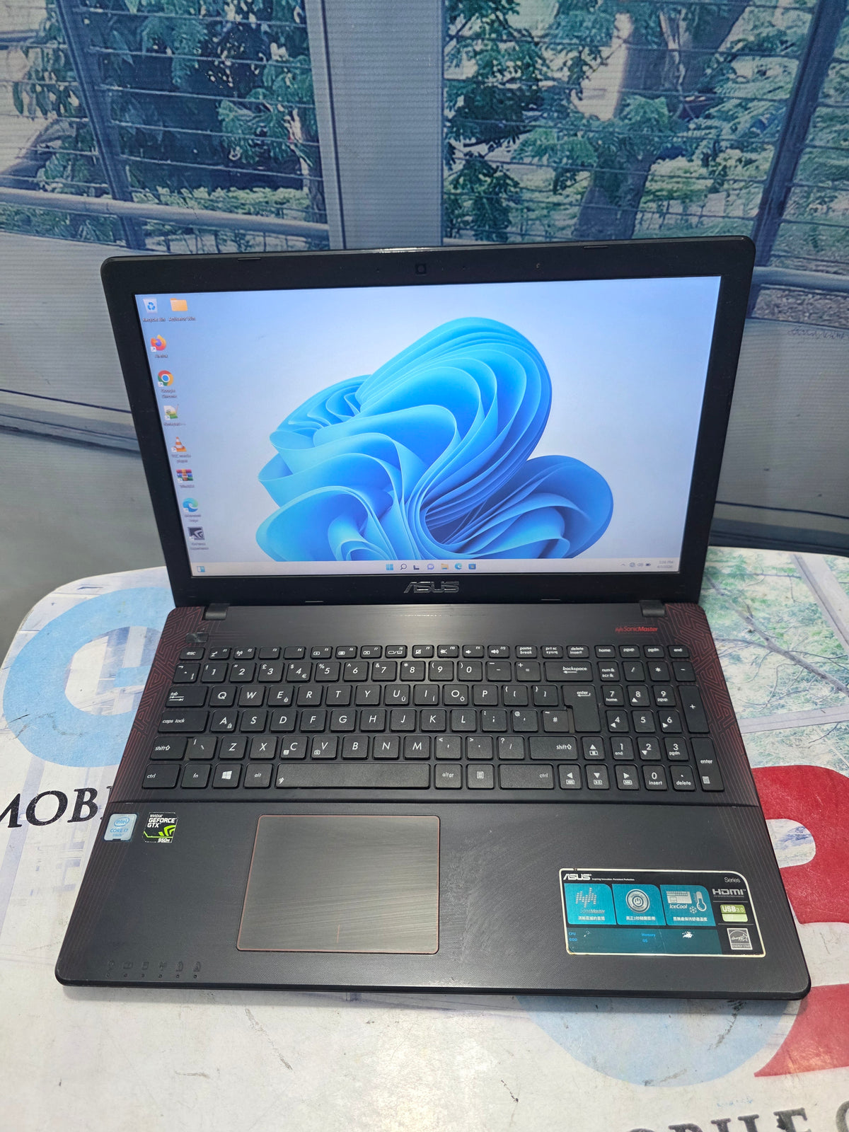 Asus x550V 2G dedicated graphic 6th Gen. intel core i7 256GB SSD 8G RAM