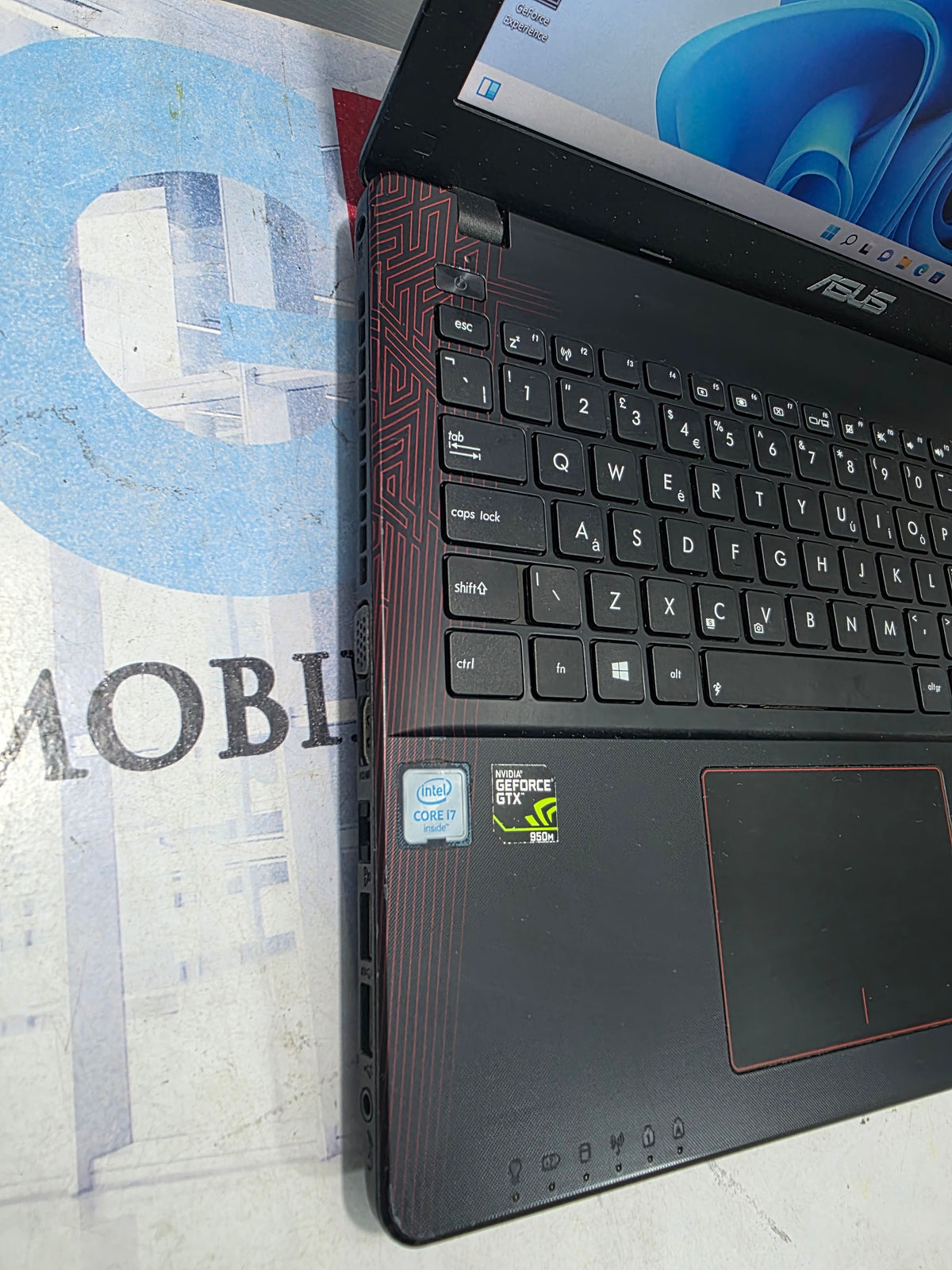 Asus x550V 2G dedicated graphic 6th Gen. intel core i7 256GB SSD 8G RAM
