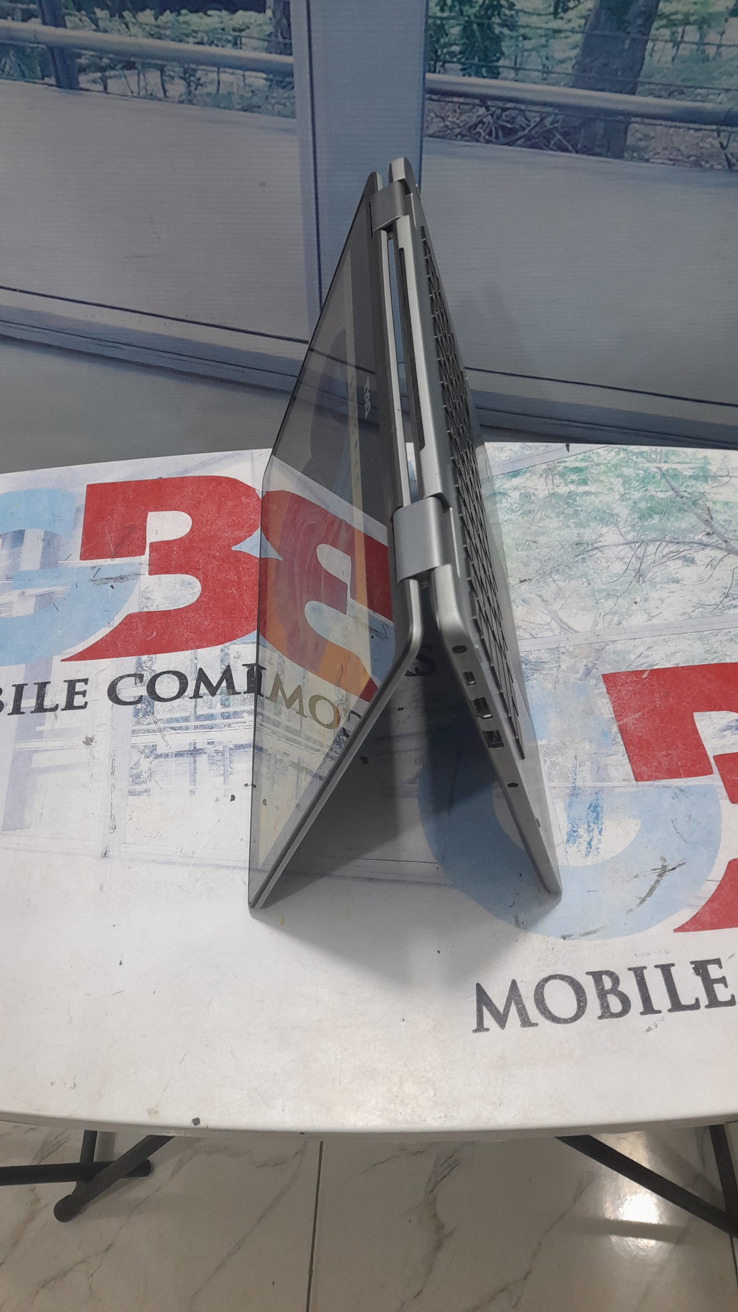 Dell Inspirion 13-7368 2-IN-1 Laptop x360 Touchscreen - 6th Gen.  Intel core i5 - 256 GB SSD - 8GB RAM - HDMI