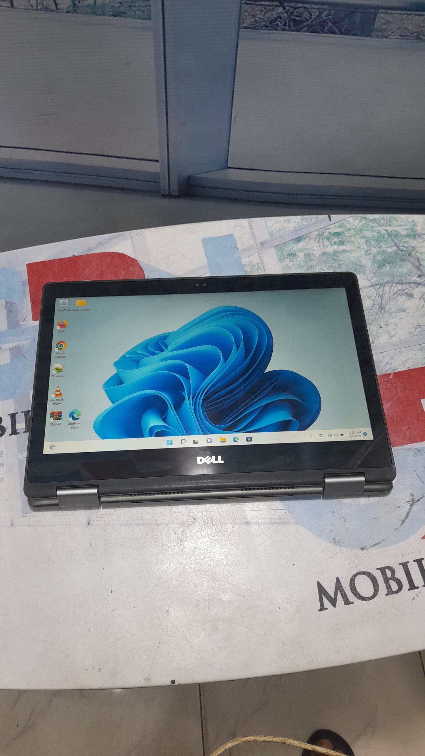 Dell Inspirion 13-7368 2-IN-1 Laptop x360 Touchscreen - 6th Gen.  Intel core i5 - 256 GB SSD - 8GB RAM - HDMI