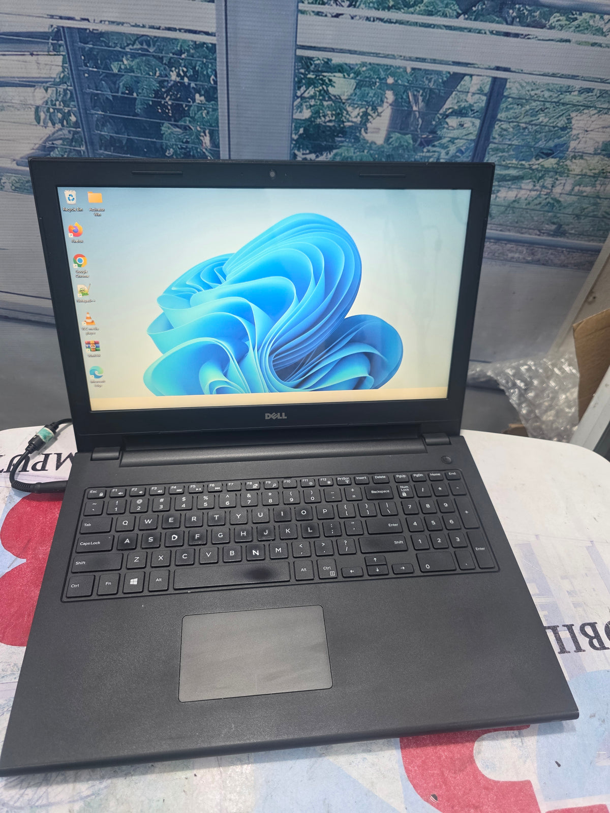 Dell Inspirion 3543 5th Gen. intel core i3 320G HDD 8G RAM