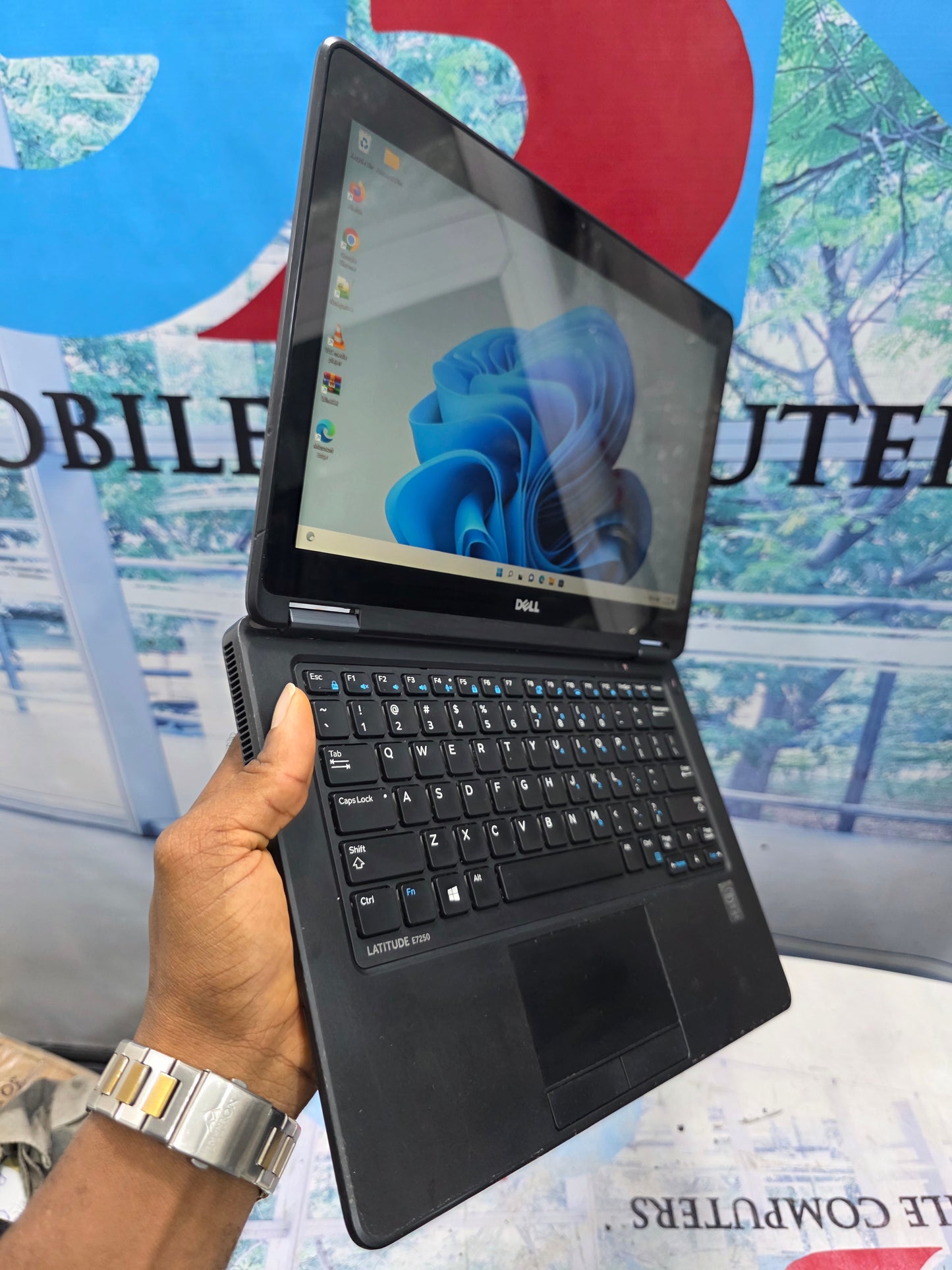 Dell Latitude 7250 touch screen 5th Gen. intel core i7 128G SSD 8G RAM
