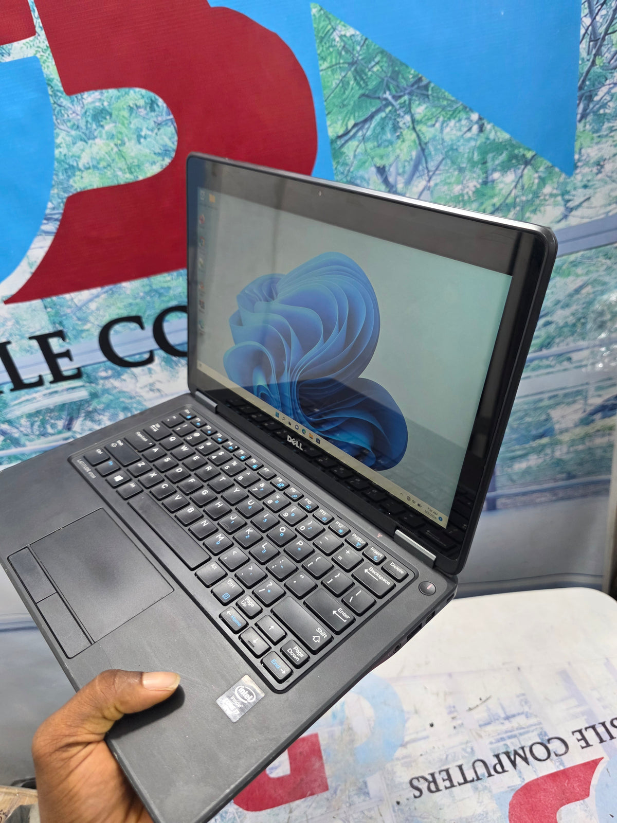 Dell Latitude 7250 touch screen 5th Gen. intel core i7 128G SSD 8G RAM