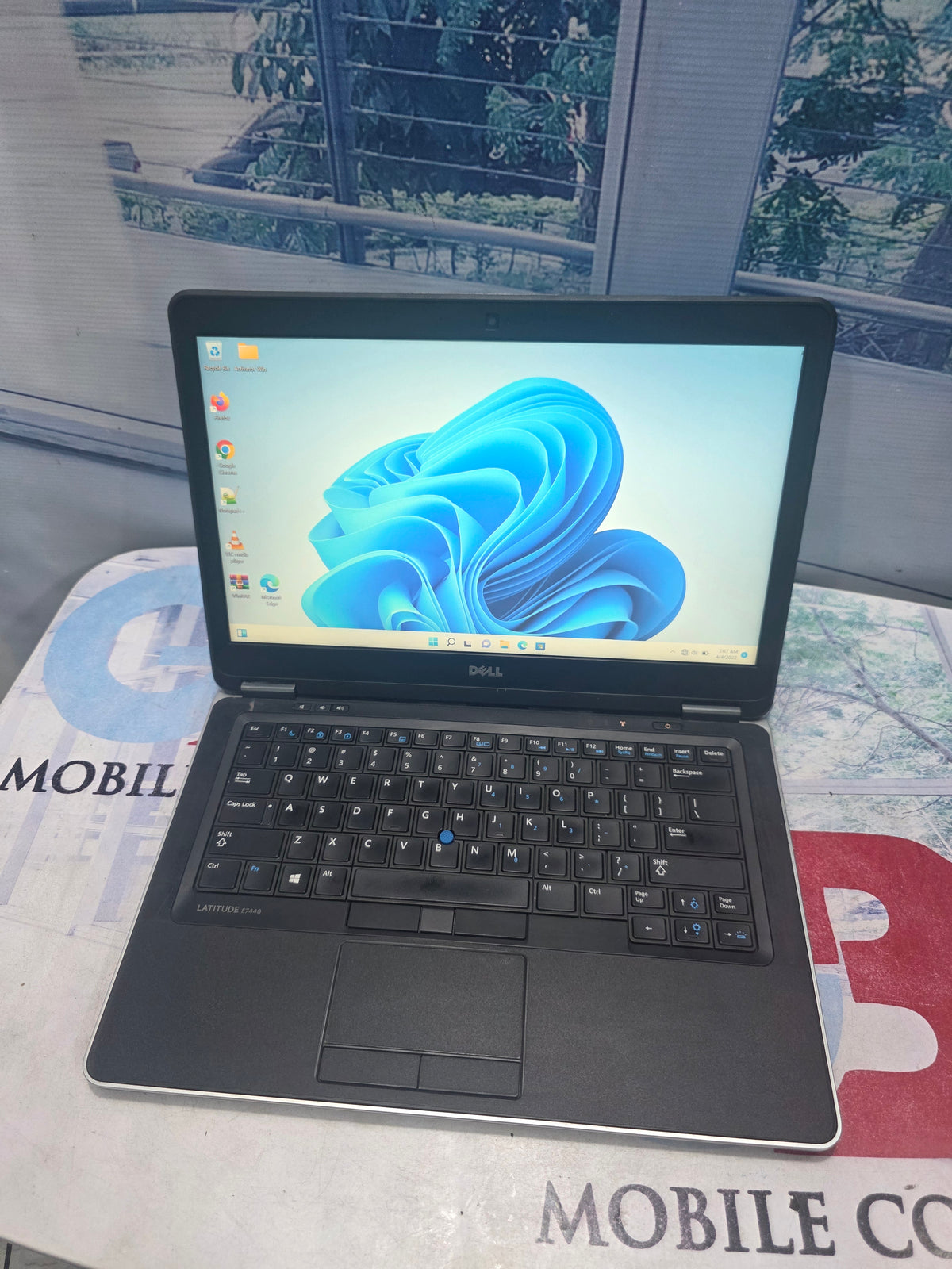 Dell Latitude E7440 4th gen. intel core i5 500GB HDD- 8G RAM 4G total graphic
