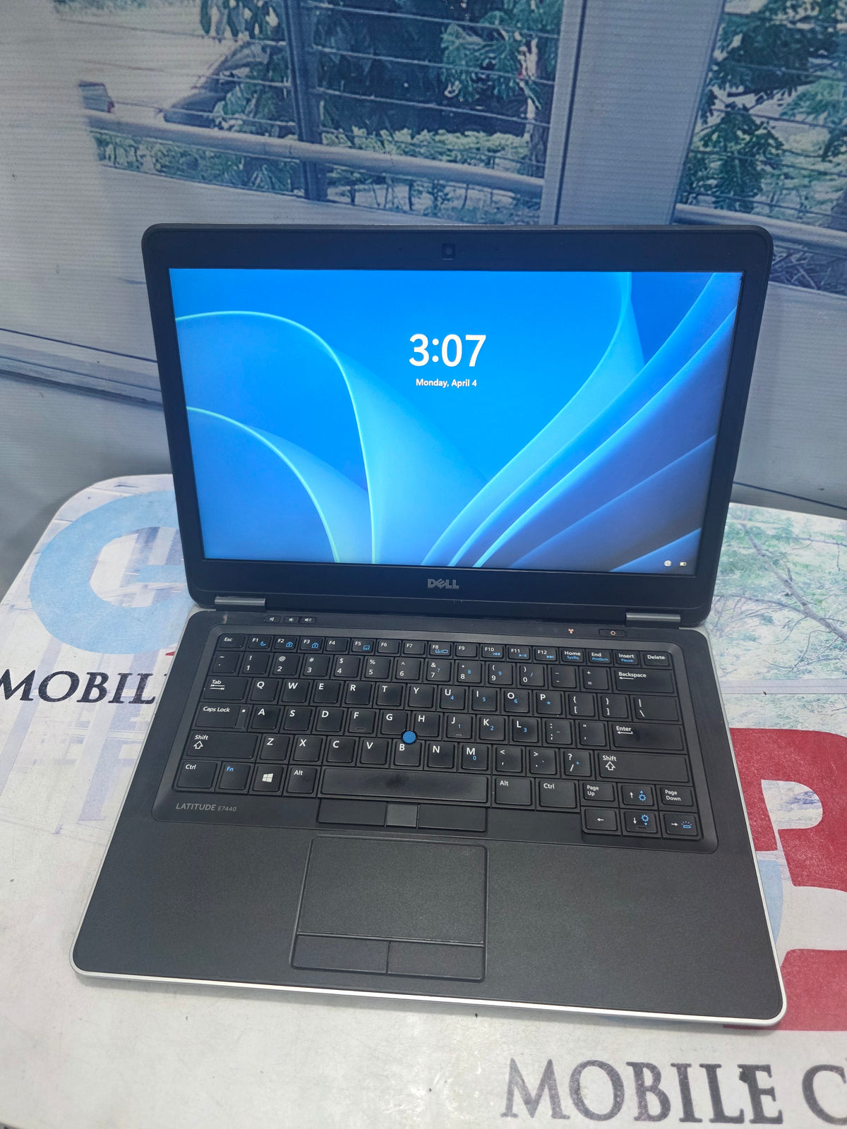 Dell Latitude E7440 4th gen. intel core i5 500GB HDD- 8G RAM 4G total graphic